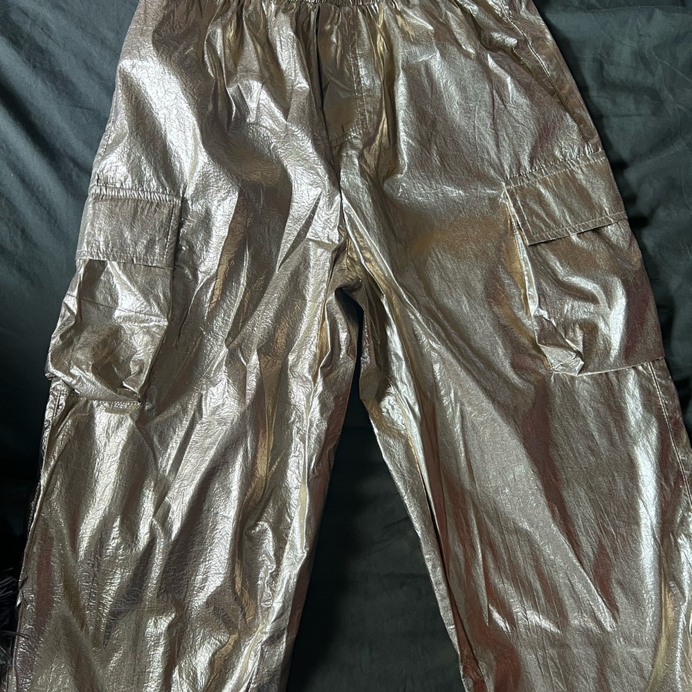Muy Muy Fancy Collection Foil Jogger Pant NWT - Women’s Small Gold Metallic